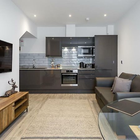 The Lion Gate Apartments East Molesey Bagian luar foto