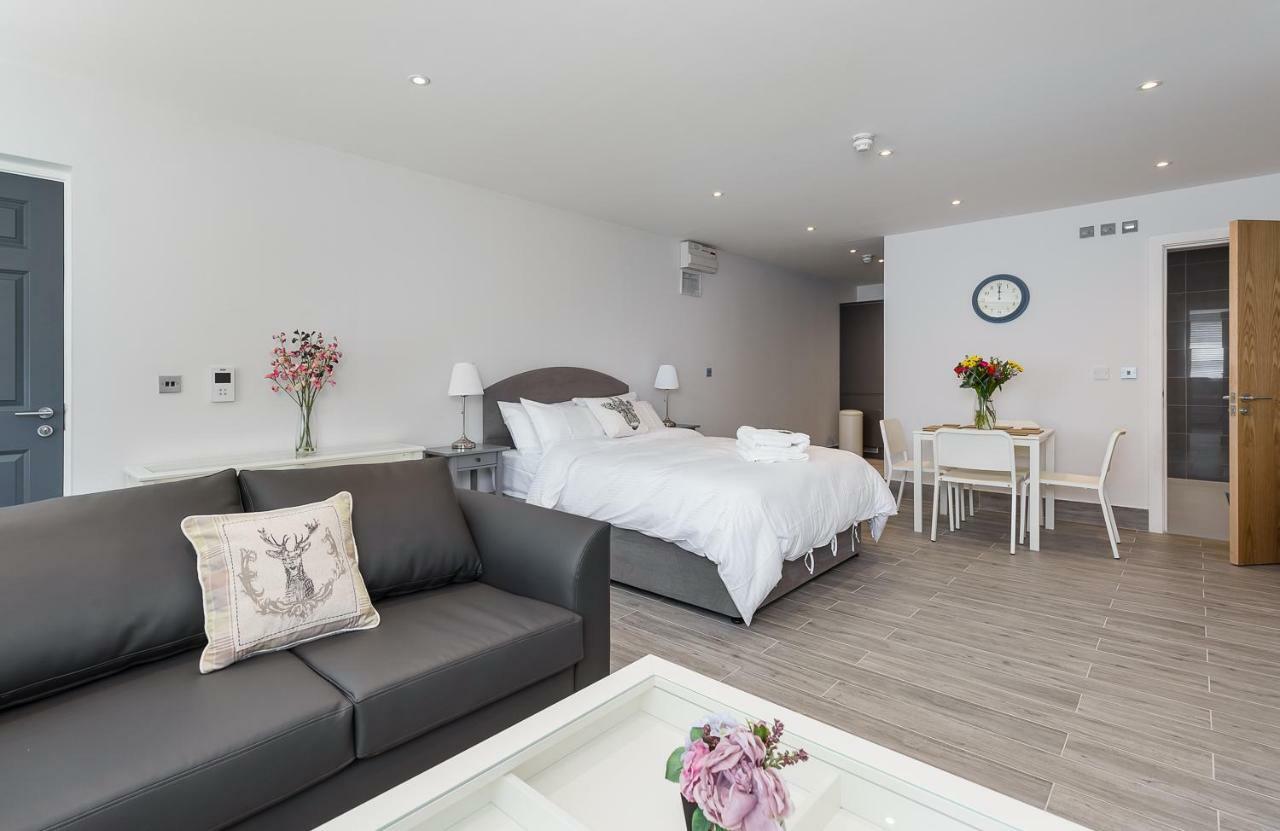 The Lion Gate Apartments East Molesey Bagian luar foto