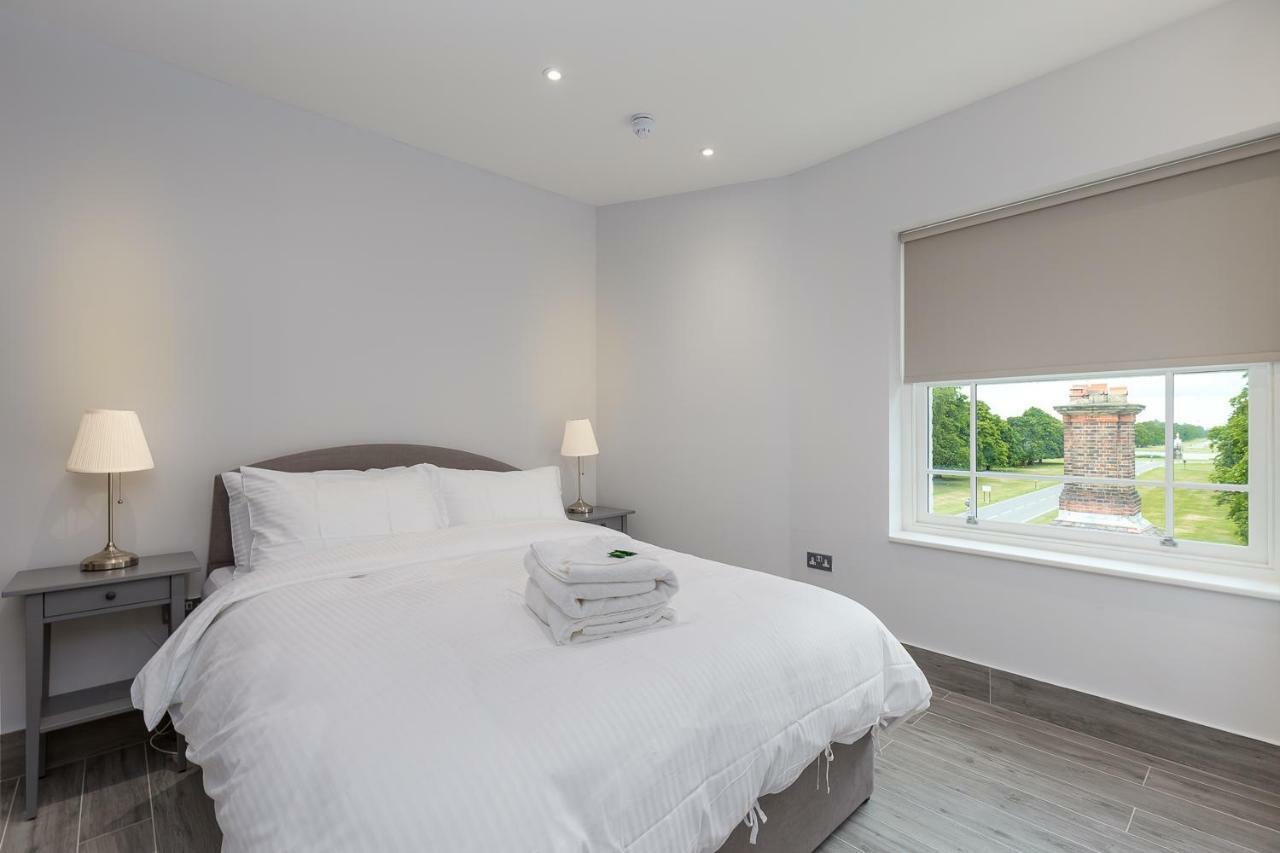 The Lion Gate Apartments East Molesey Bagian luar foto