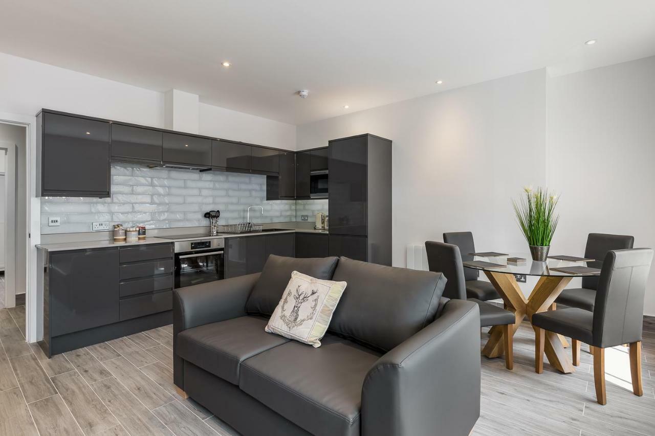 The Lion Gate Apartments East Molesey Bagian luar foto