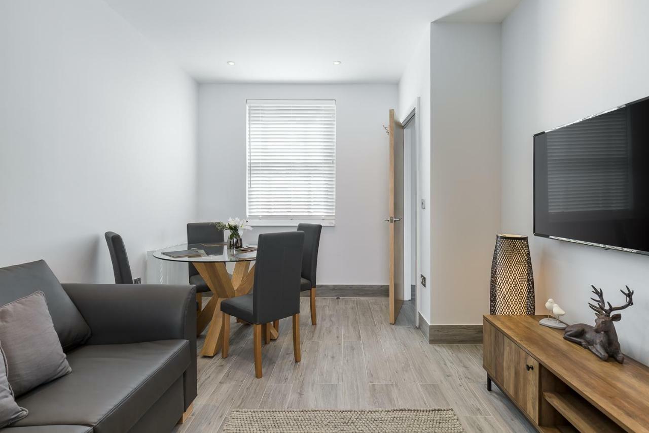The Lion Gate Apartments East Molesey Bagian luar foto