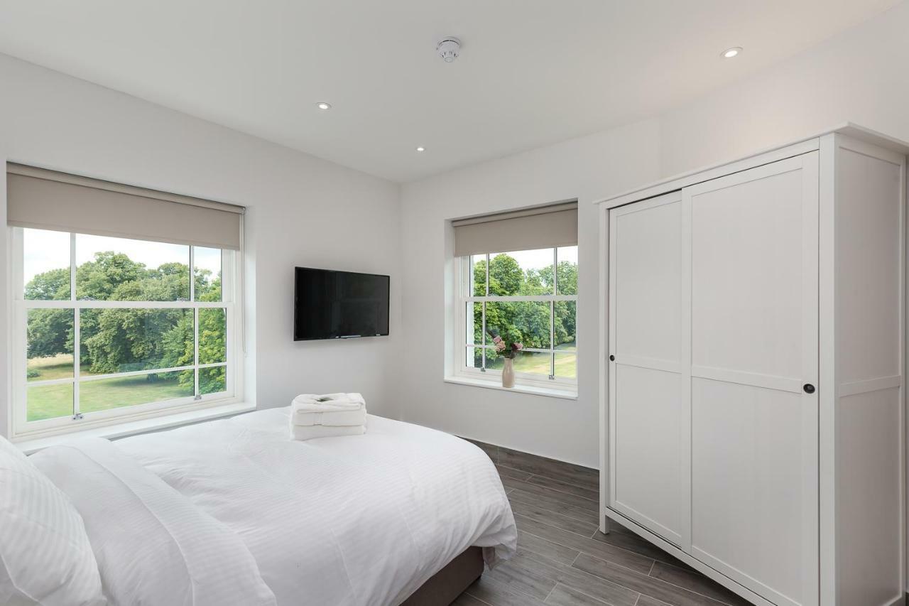 The Lion Gate Apartments East Molesey Bagian luar foto