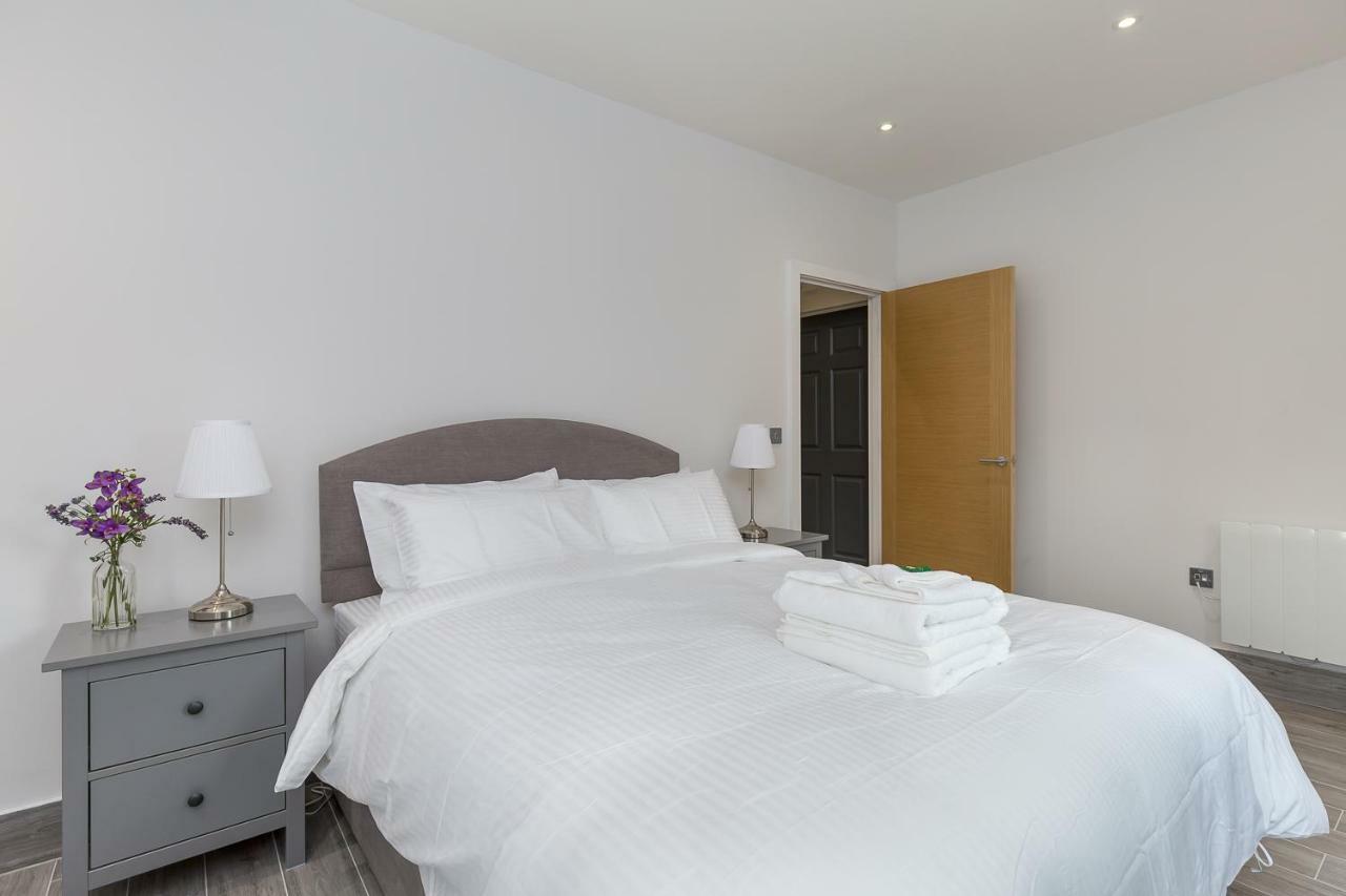 The Lion Gate Apartments East Molesey Bagian luar foto