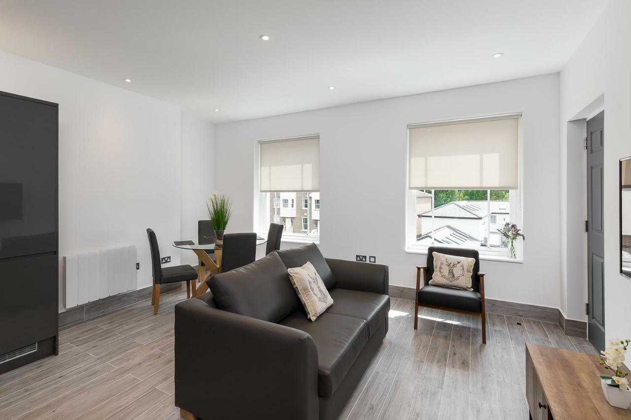 The Lion Gate Apartments East Molesey Bagian luar foto