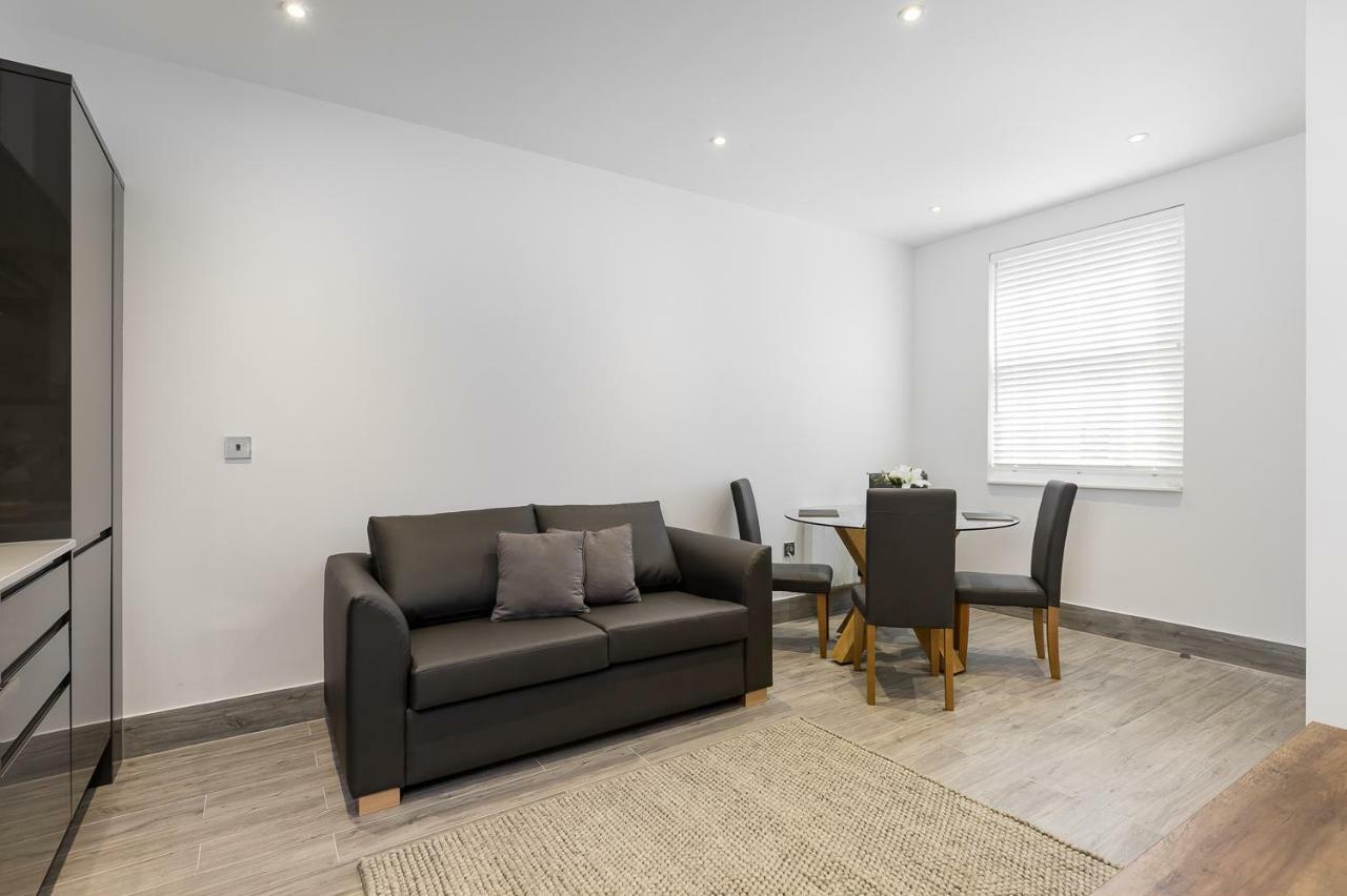 The Lion Gate Apartments East Molesey Bagian luar foto