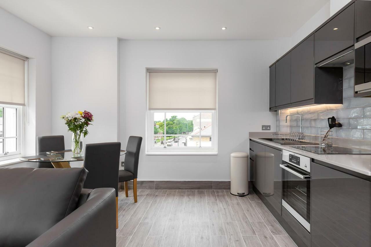 The Lion Gate Apartments East Molesey Bagian luar foto