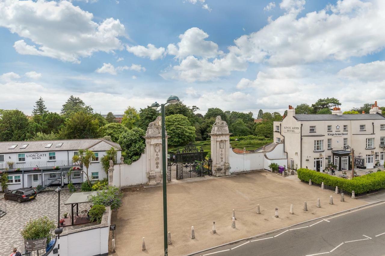 The Lion Gate Apartments East Molesey Bagian luar foto