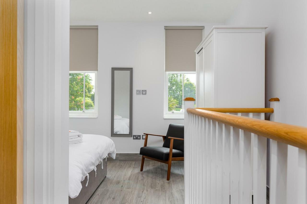 The Lion Gate Apartments East Molesey Bagian luar foto