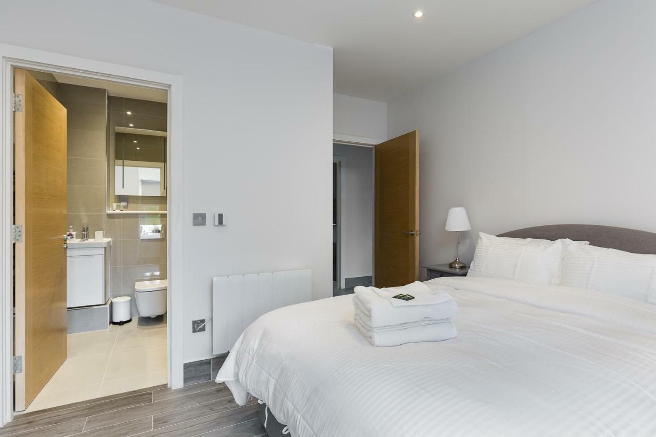 The Lion Gate Apartments East Molesey Bagian luar foto